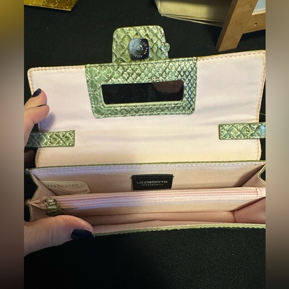 COPY - Anne Klein shoulder bag in lime green. In excellent condition. - Picture 2 of 6